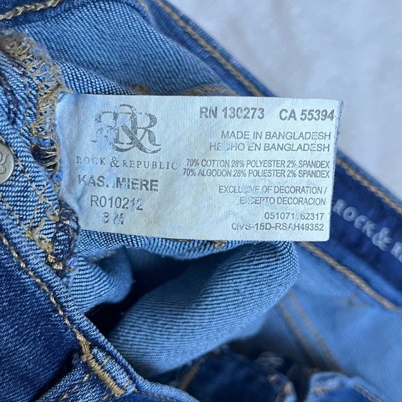 Rock & Republic Jeans. Size 8. Mid rise jeans. Stretchy. Good Used Condition! - Picture 8 of 8